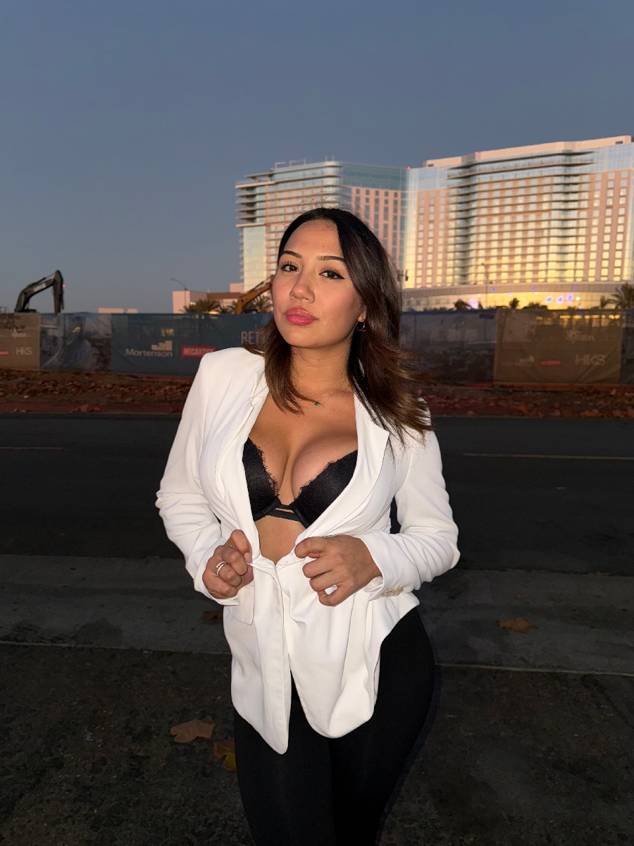 Take a pause and enjoy Ali Cruz — streaming from Seoul