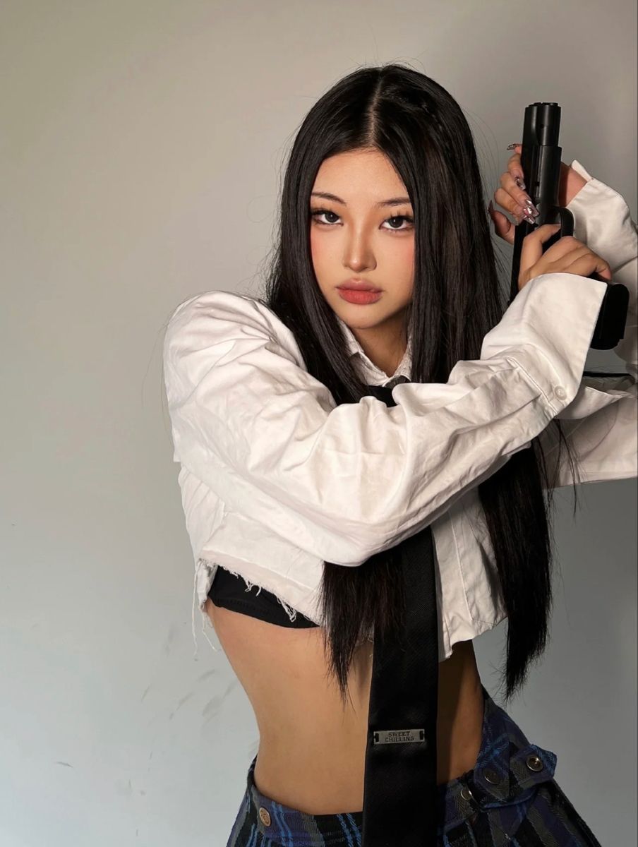 A cozy shot with Sassy girls — straight from Seoul