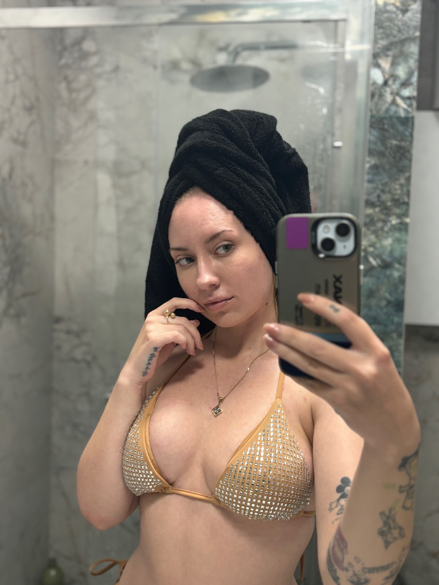 Nude girl KateV in Seoul