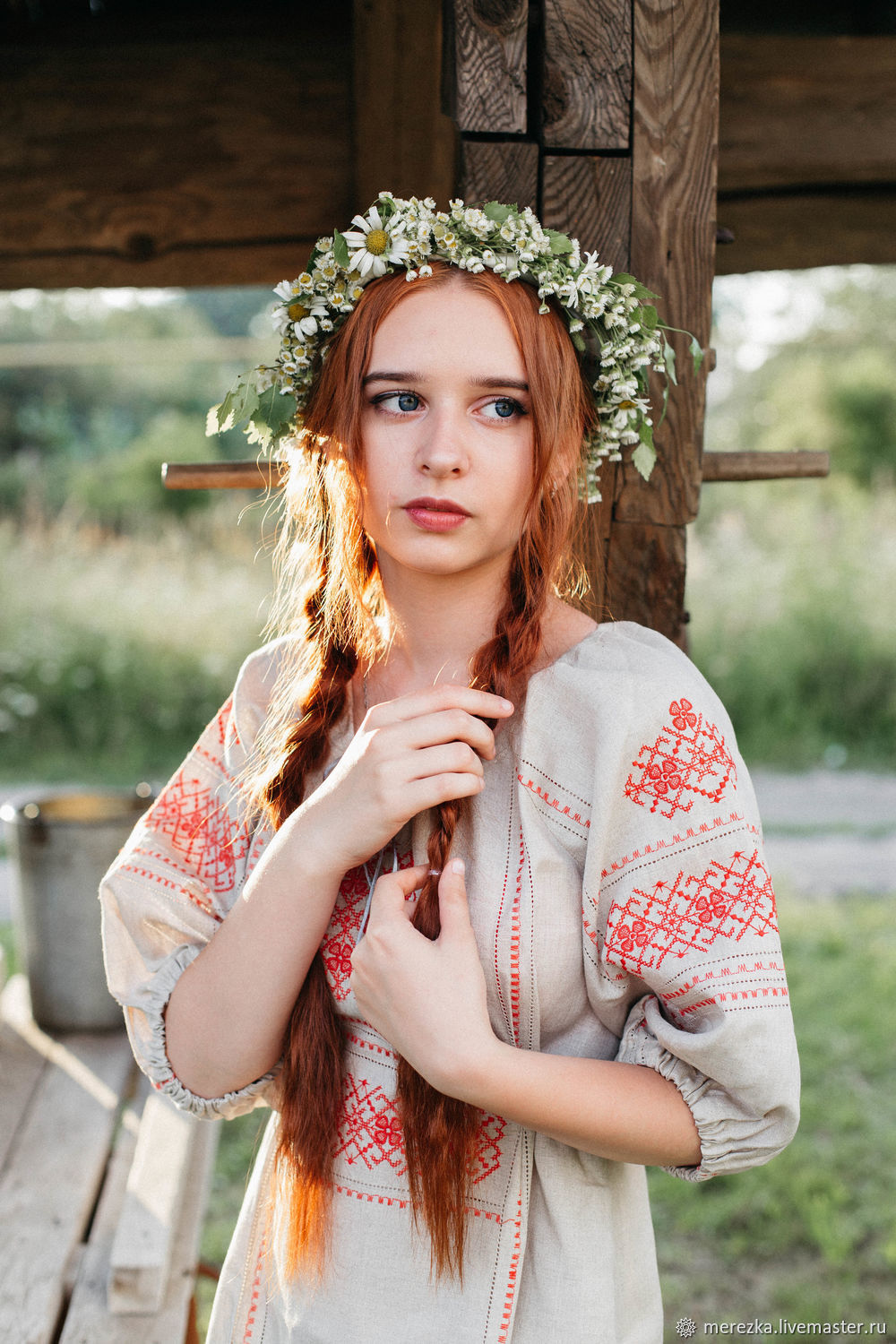 A playful frame from Girls in Slavic costumes — online in Seoul